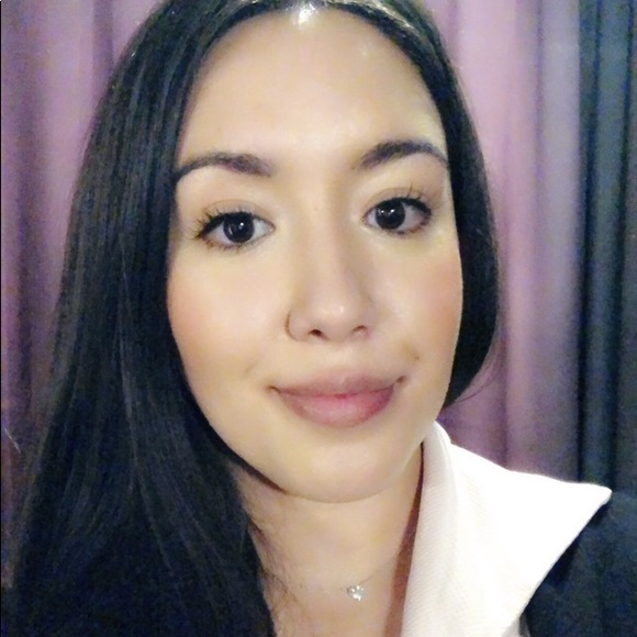 Meet your Posher, Sarra - Picture 1 of 2